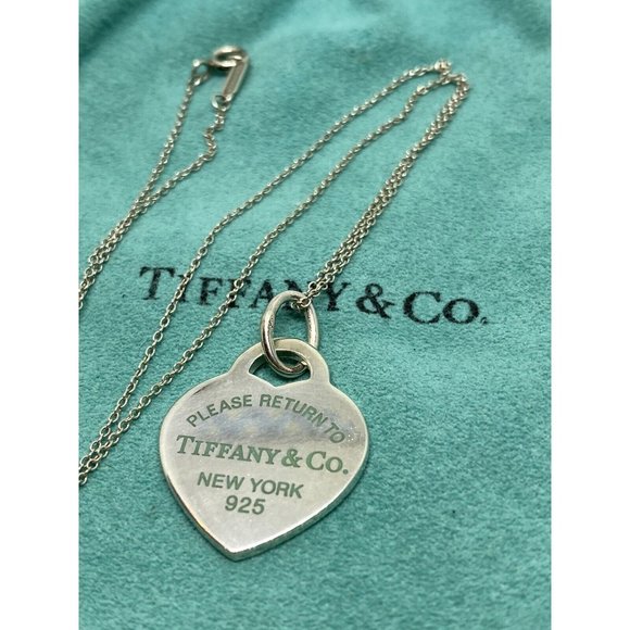 Return to Tiffany & Co. Green Enamel Font/Writing Heart Charm Sterling Silver - Picture 6 of 8